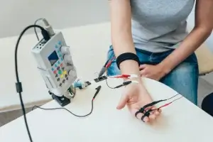 جهاز رسم العضلات electromyography emg